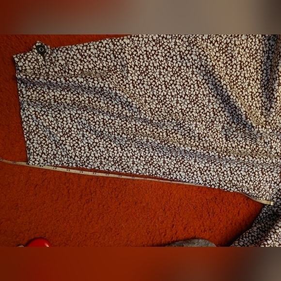 Alia Women's Brown/White Floral Capri - Picture 10 of 11